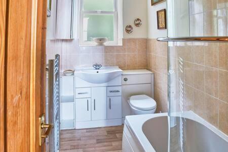 Host & Stay - Freshwater River View Данун Екстериор снимка